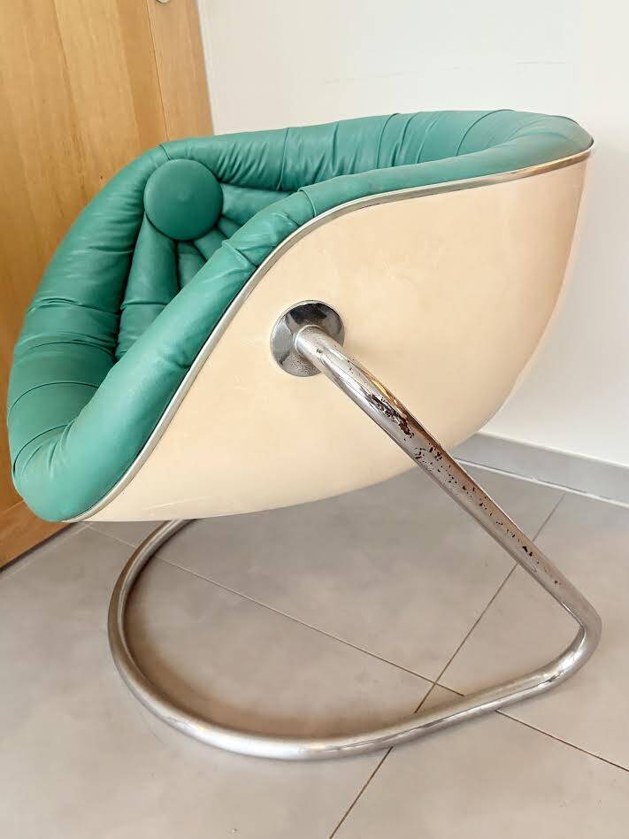 Space Age ball chair