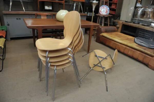 Lot de 4 chaises design métal et bois 1970 empilables