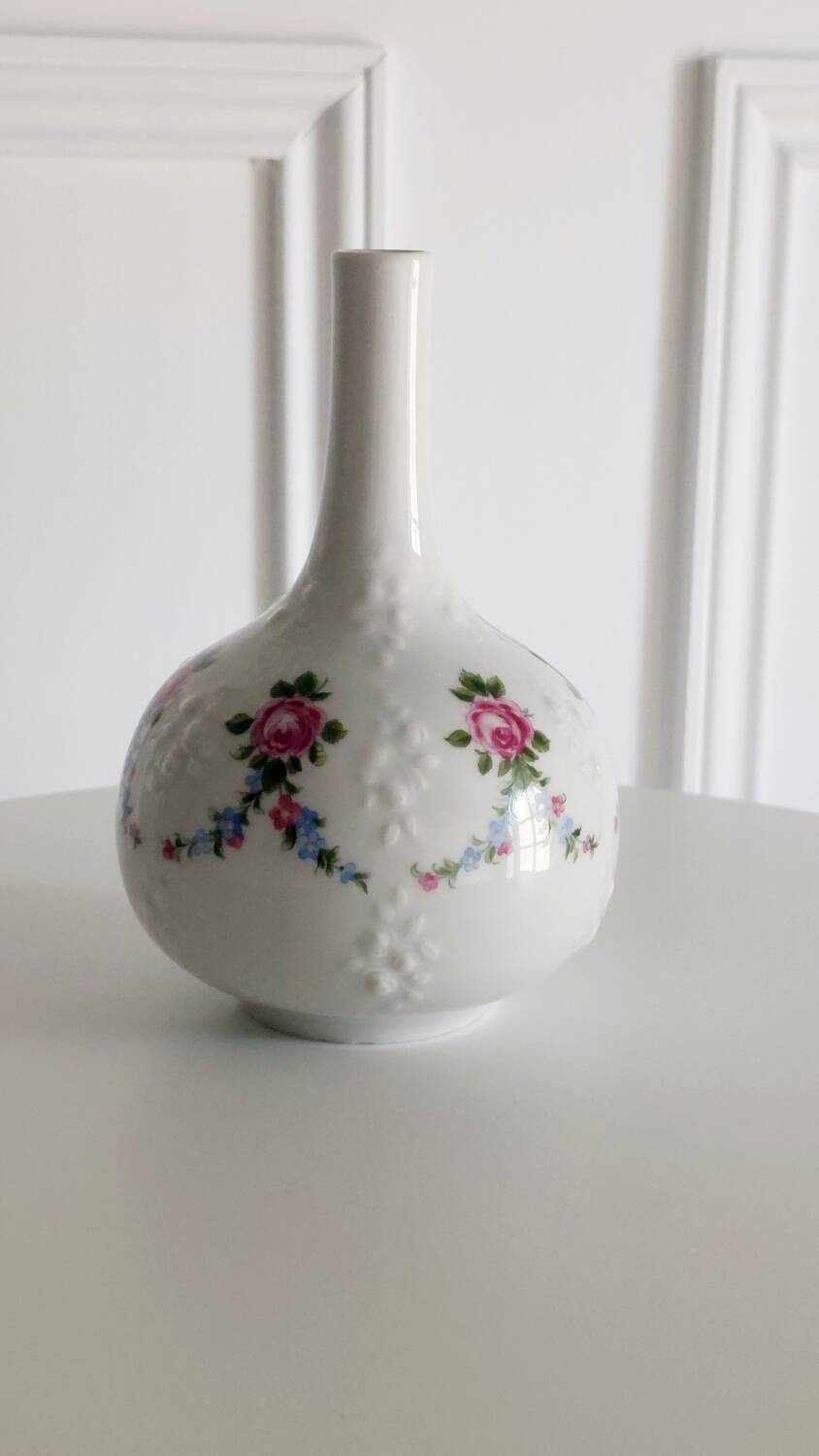 Wallendorf porcelain vase 1764, hand-painted floral decoration