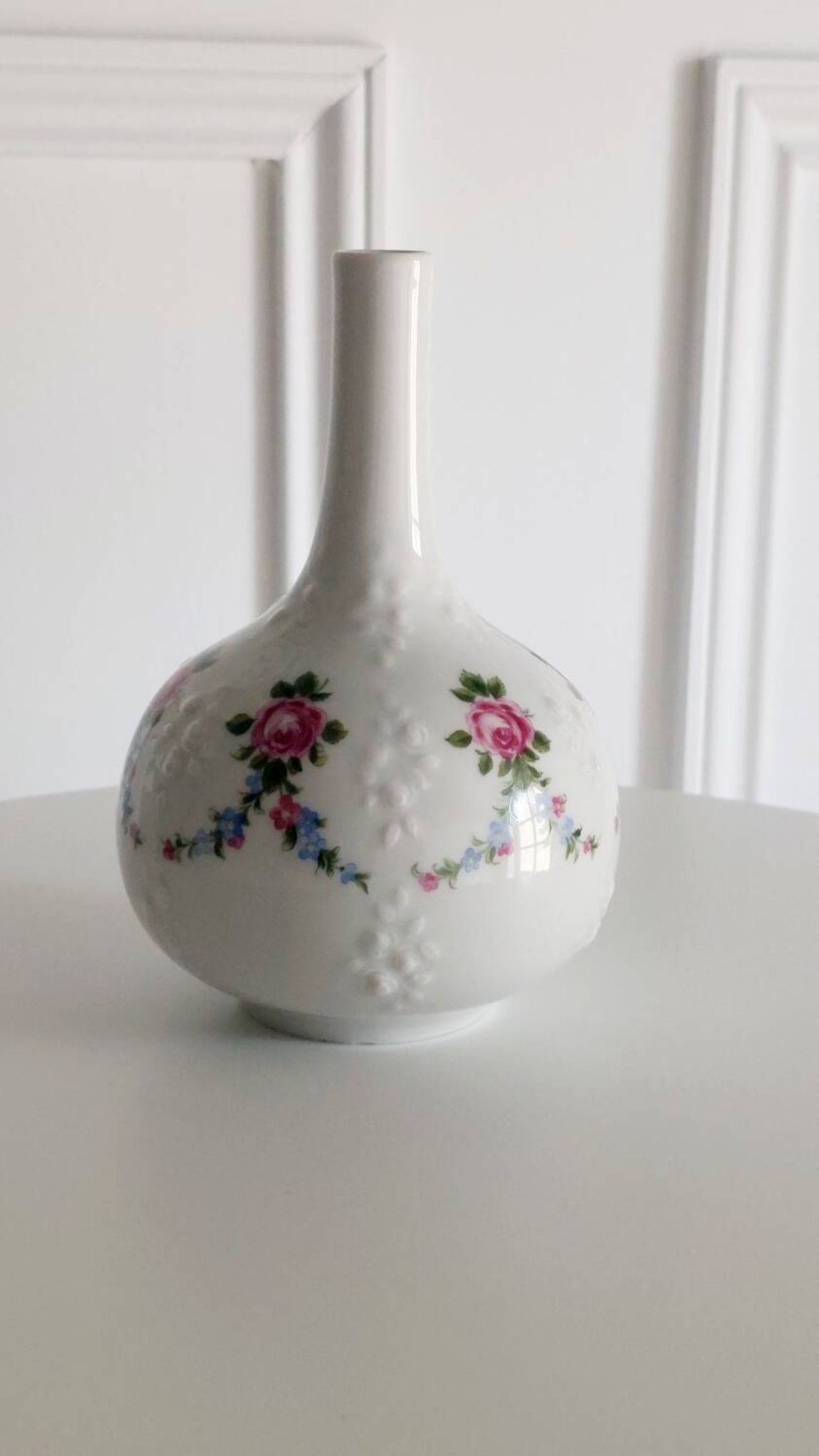 Wallendorf porcelain vase 1764, hand-painted floral decoration.