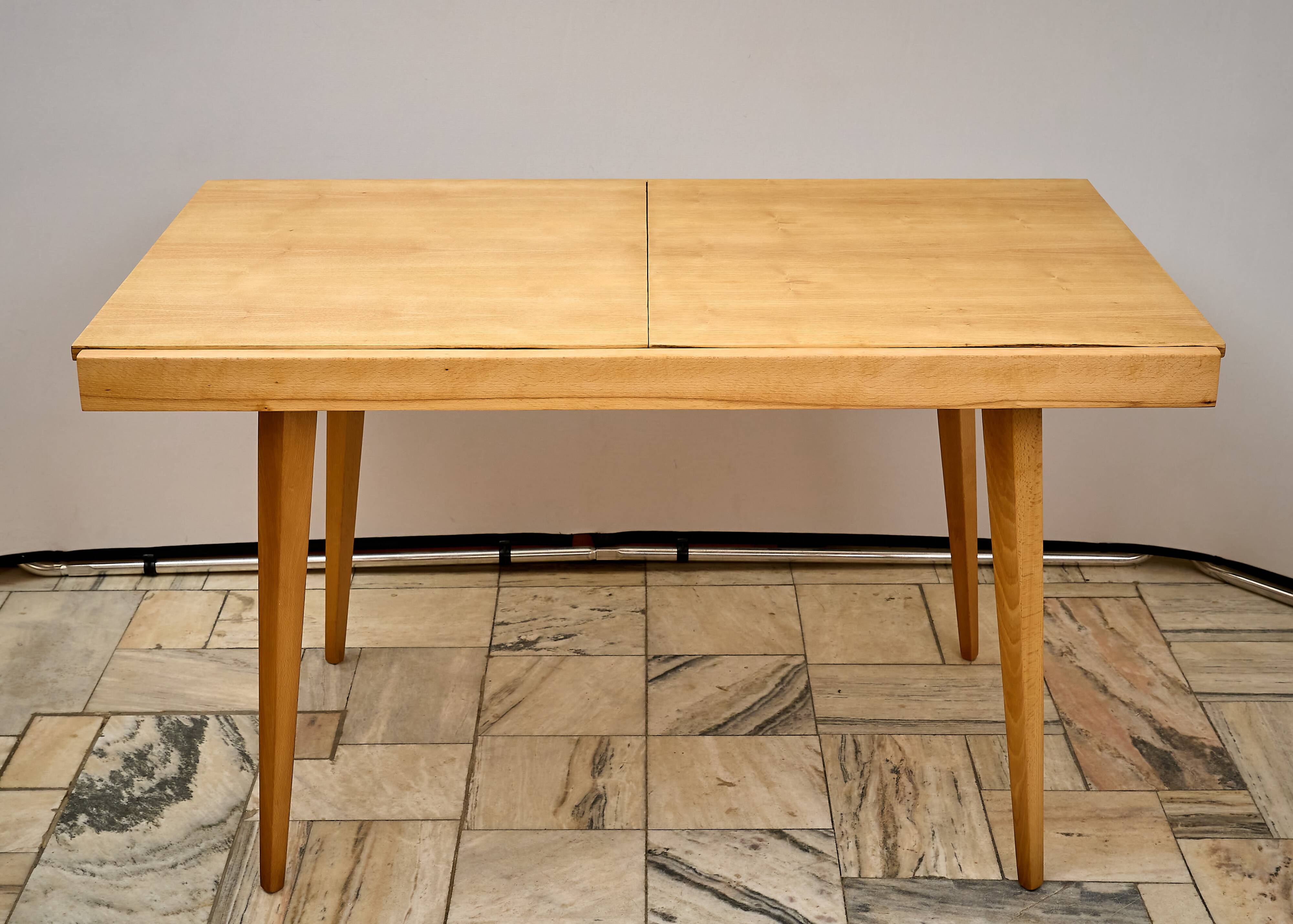 Table à manger extensible en frêne du milieu du siècle