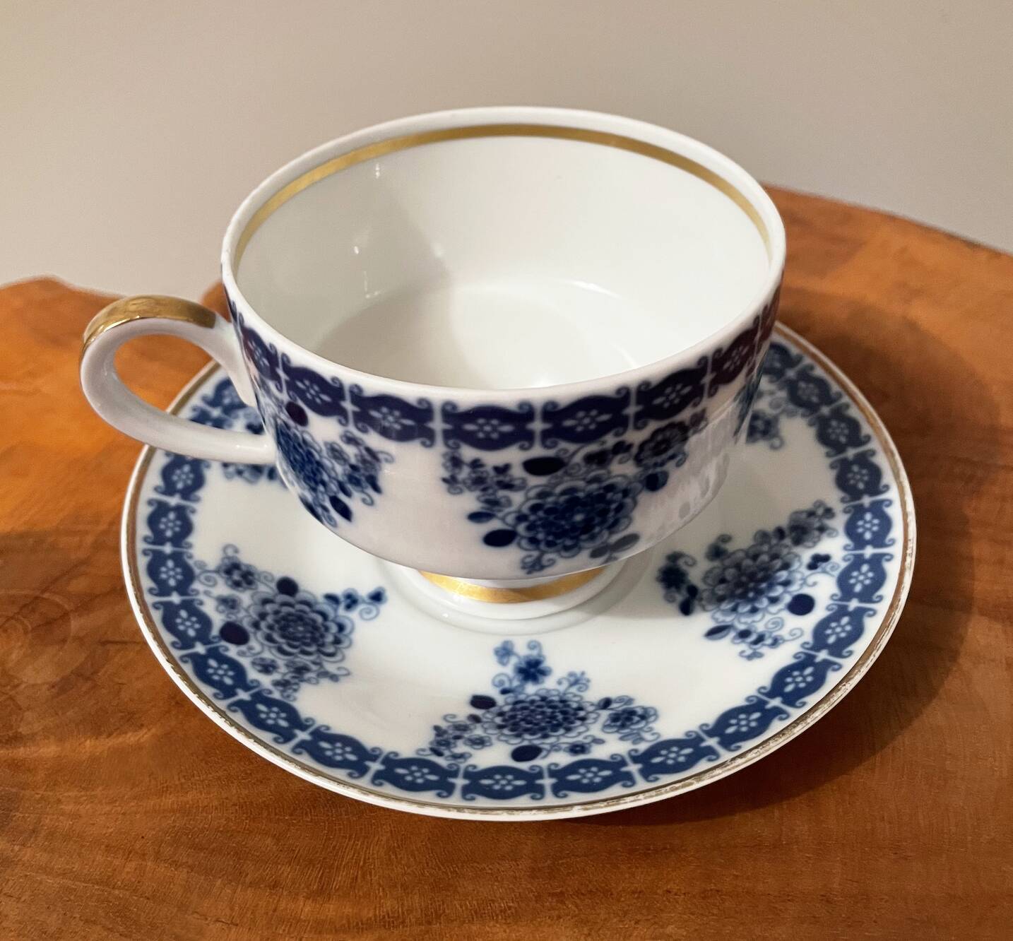 Tasse à thé en porcelaine Wallendorf avec soucoupe, Echt Kobalt, motif fleur bleue