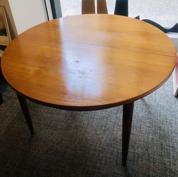 Belle table ronde en teck