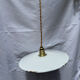 Suspension vintage blanche en tôle émaillée style indus ferme