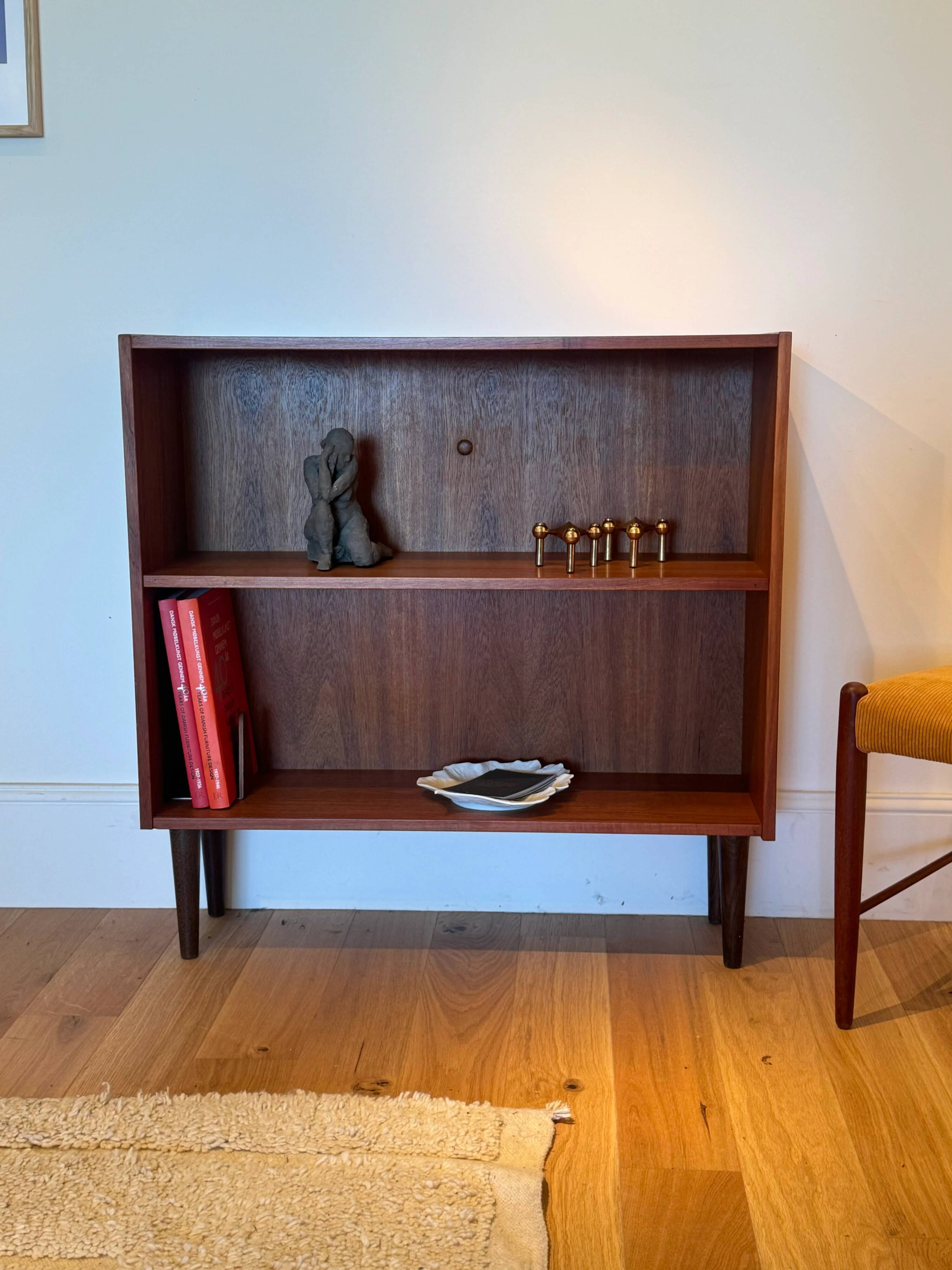 Bibliothèque scandinave basse vintage en teck « Ellen »