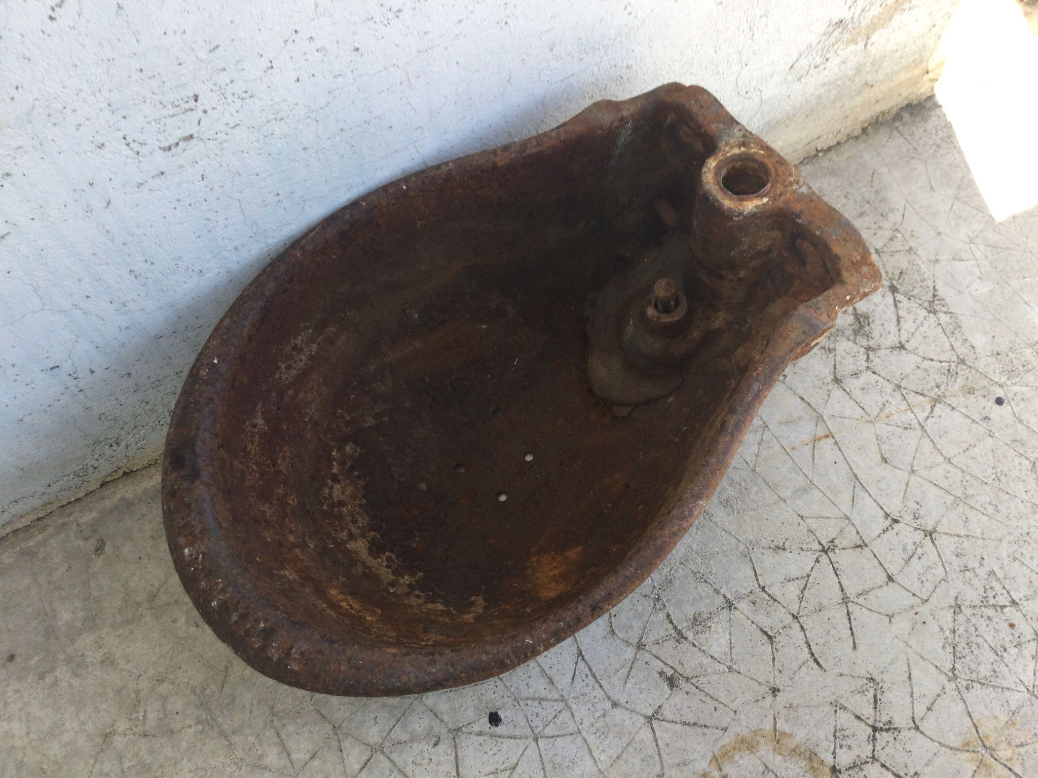 Cast-iron wall planter