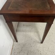 Louis XVI style desk in mahogany and veneer, 20th century.