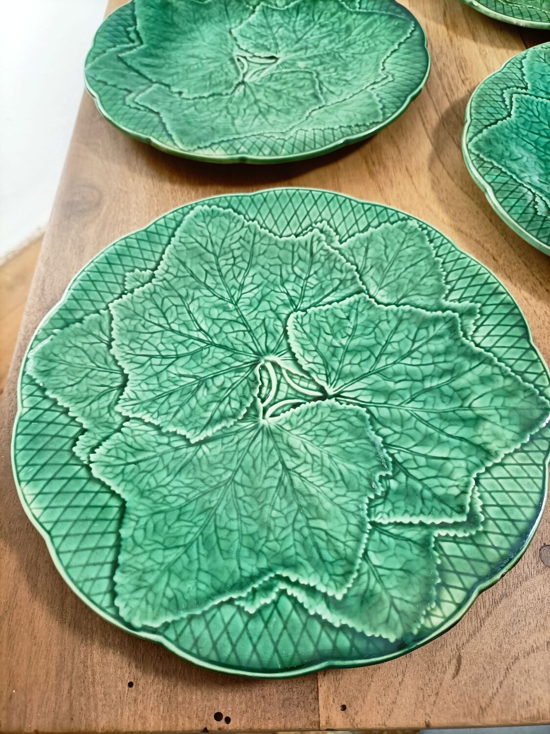 6 Gien slip dessert plates with leaf decoration