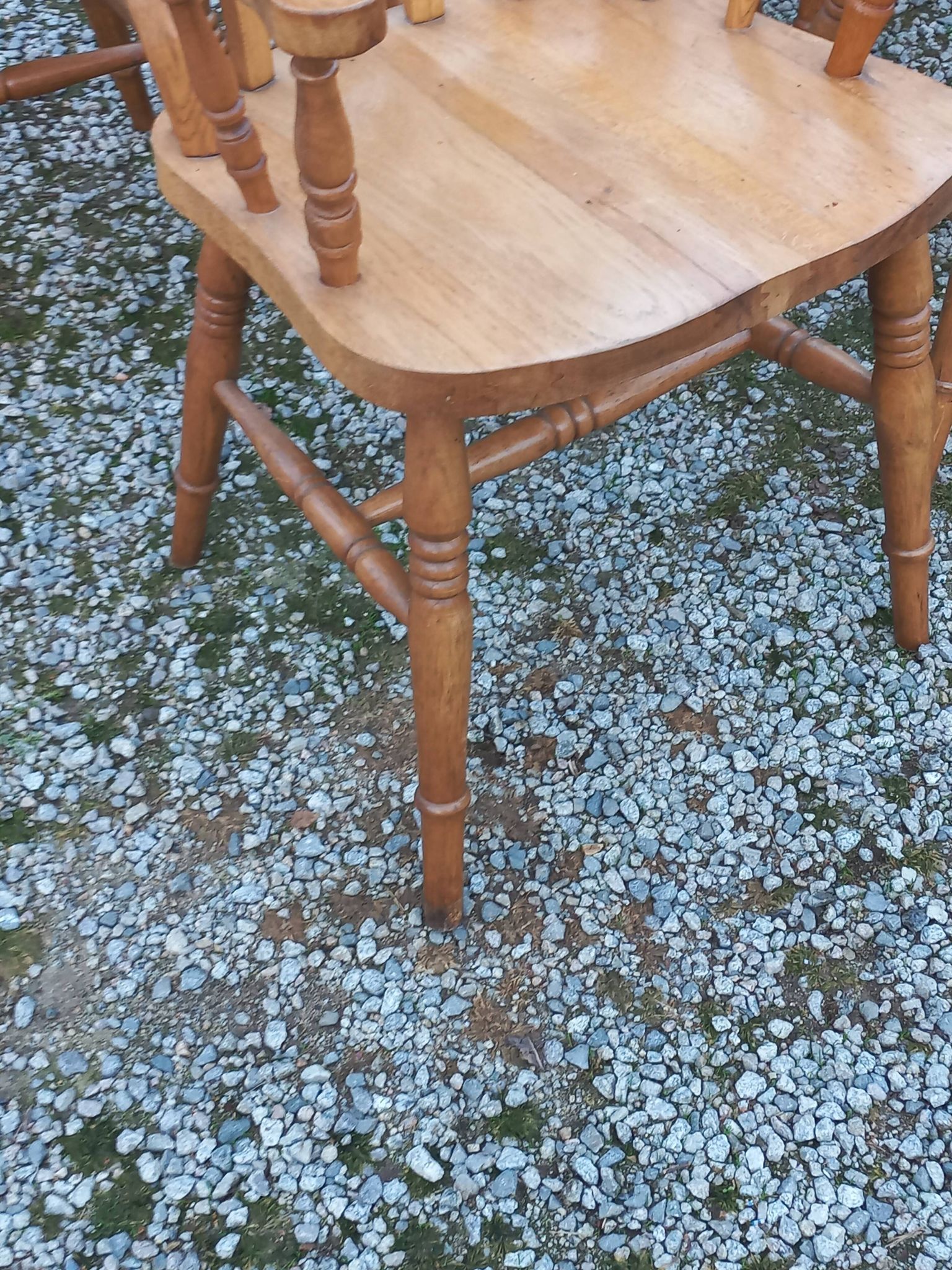 Set of 4 chairs and 1 armchair in mountain style made of oak.