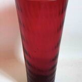 Ruby red glass vase with honeycomb effect from the 50s Height 35.3 cm
