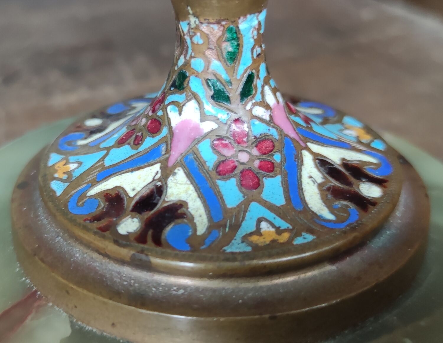 Vase mounted in lamp