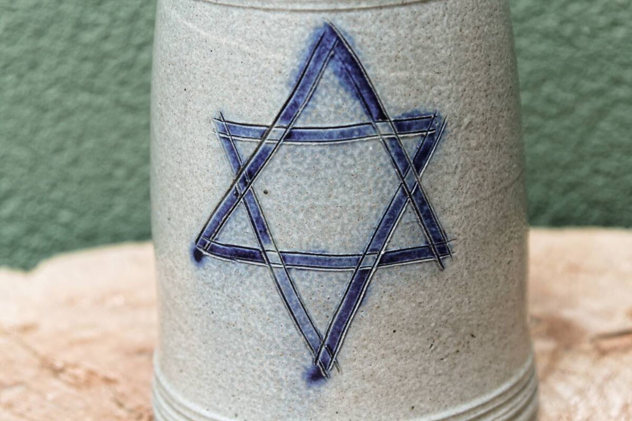 Betschdorf stoneware pitcher, star of brewers