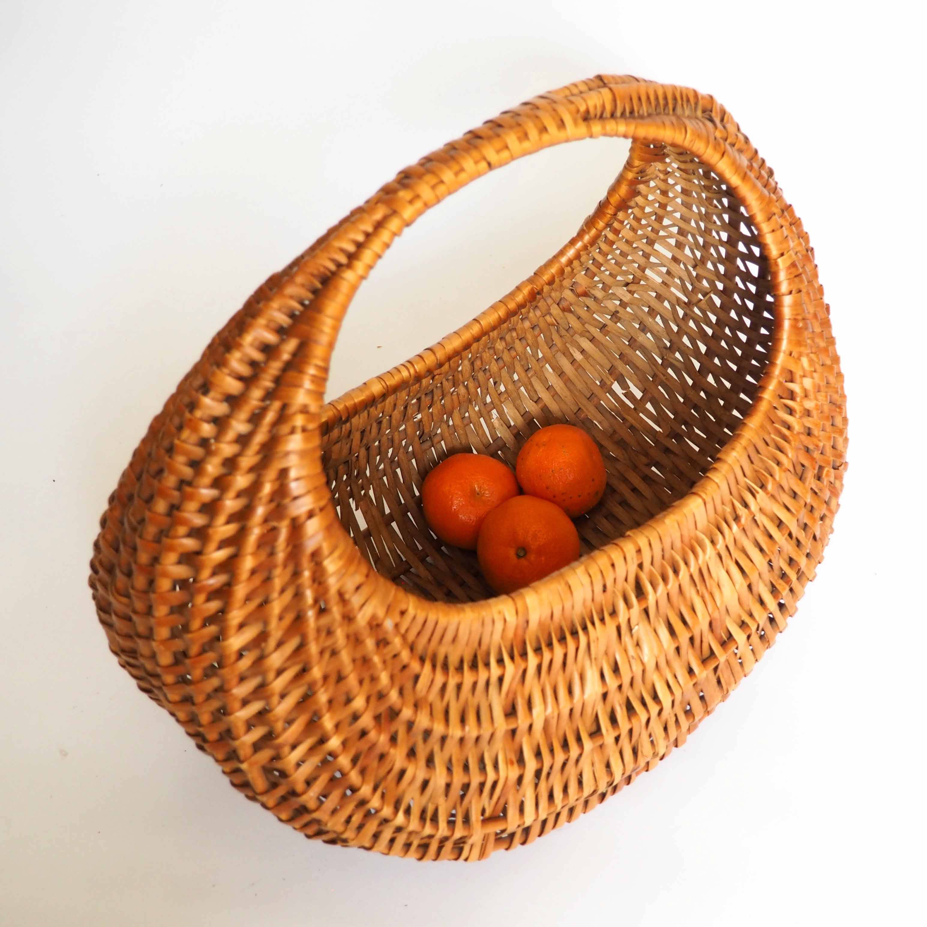 Rattan gondola basket