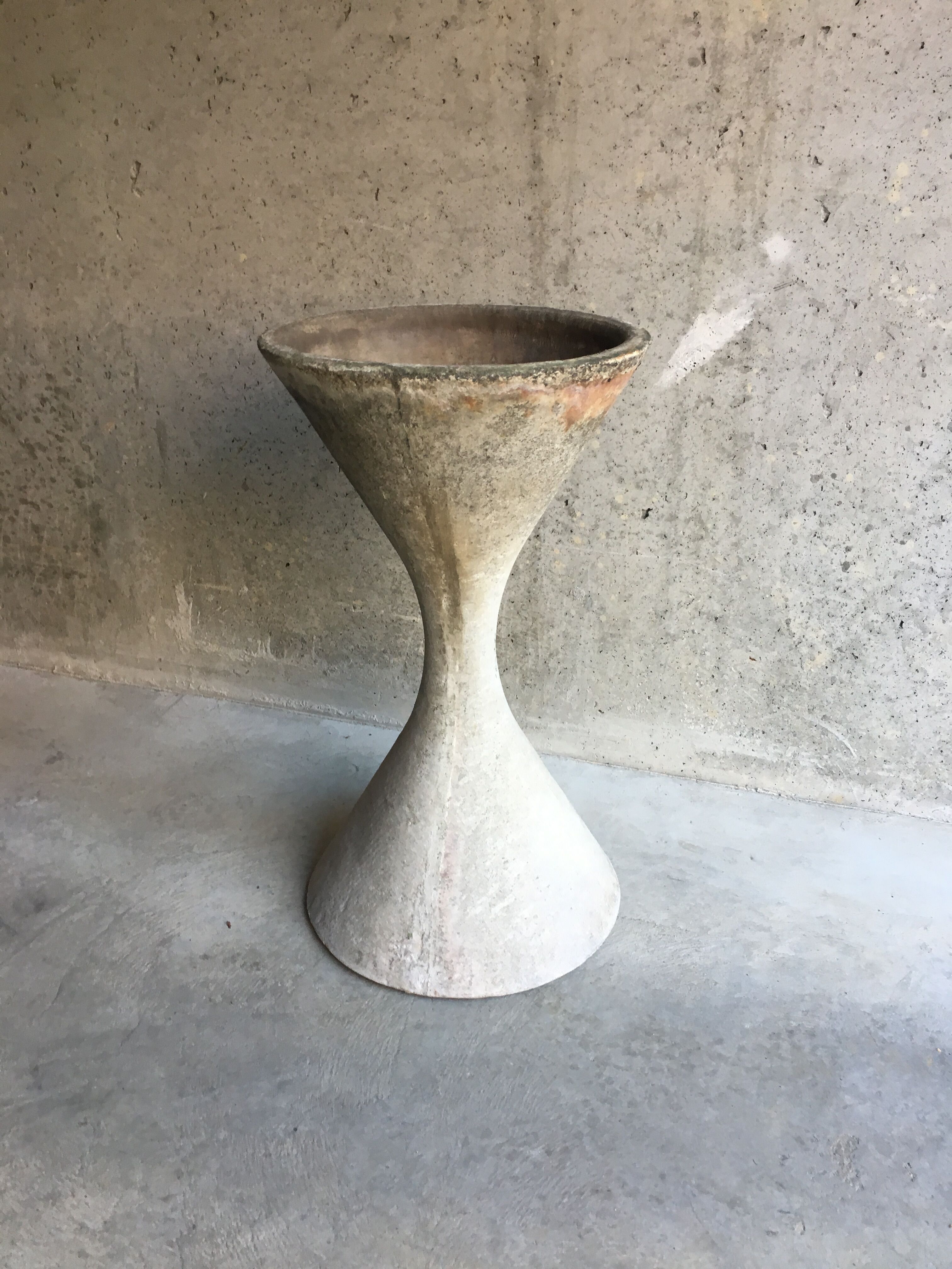 Planter diabolo  by Anton Bee and Willy Guhl to Eternit