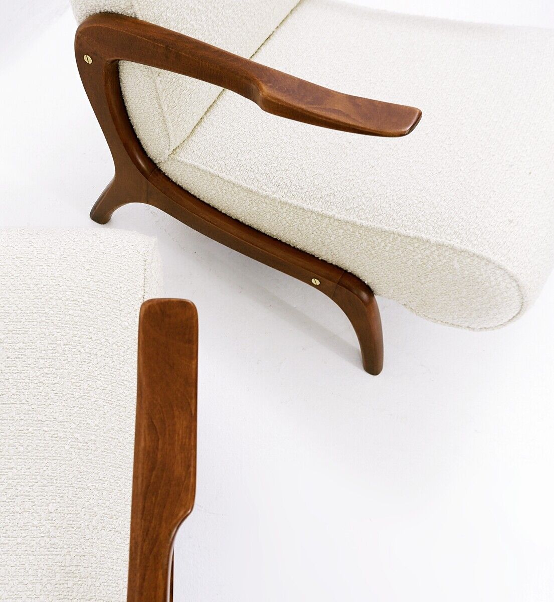 Paire de fauteuils des années 1960 en bouclette blanche