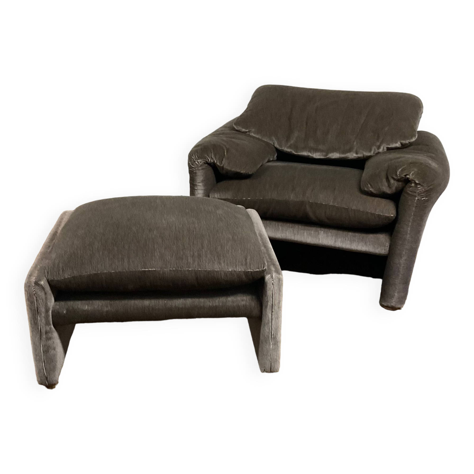 Maralunga armchair and Ottoman by Vico Magistretti 70s