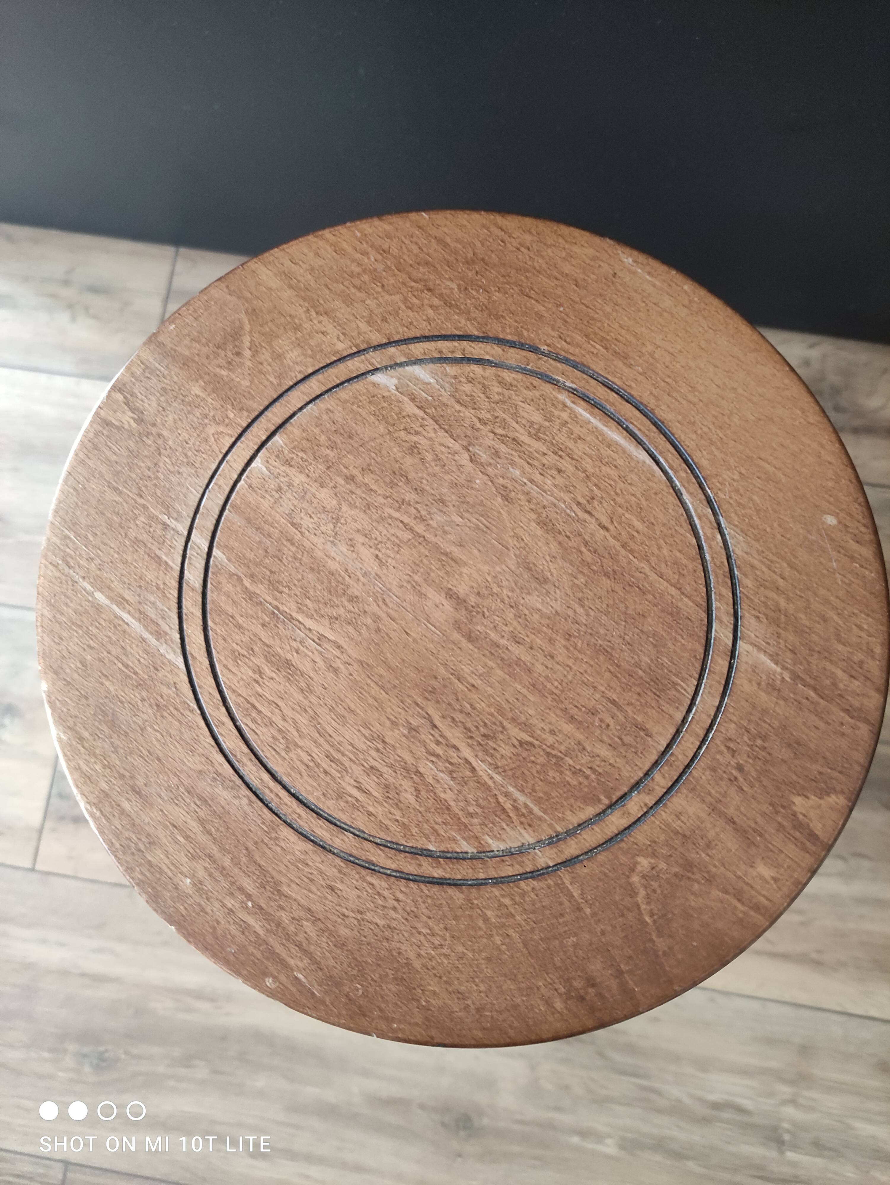 Tabouret tripode vintage en bois brun clair