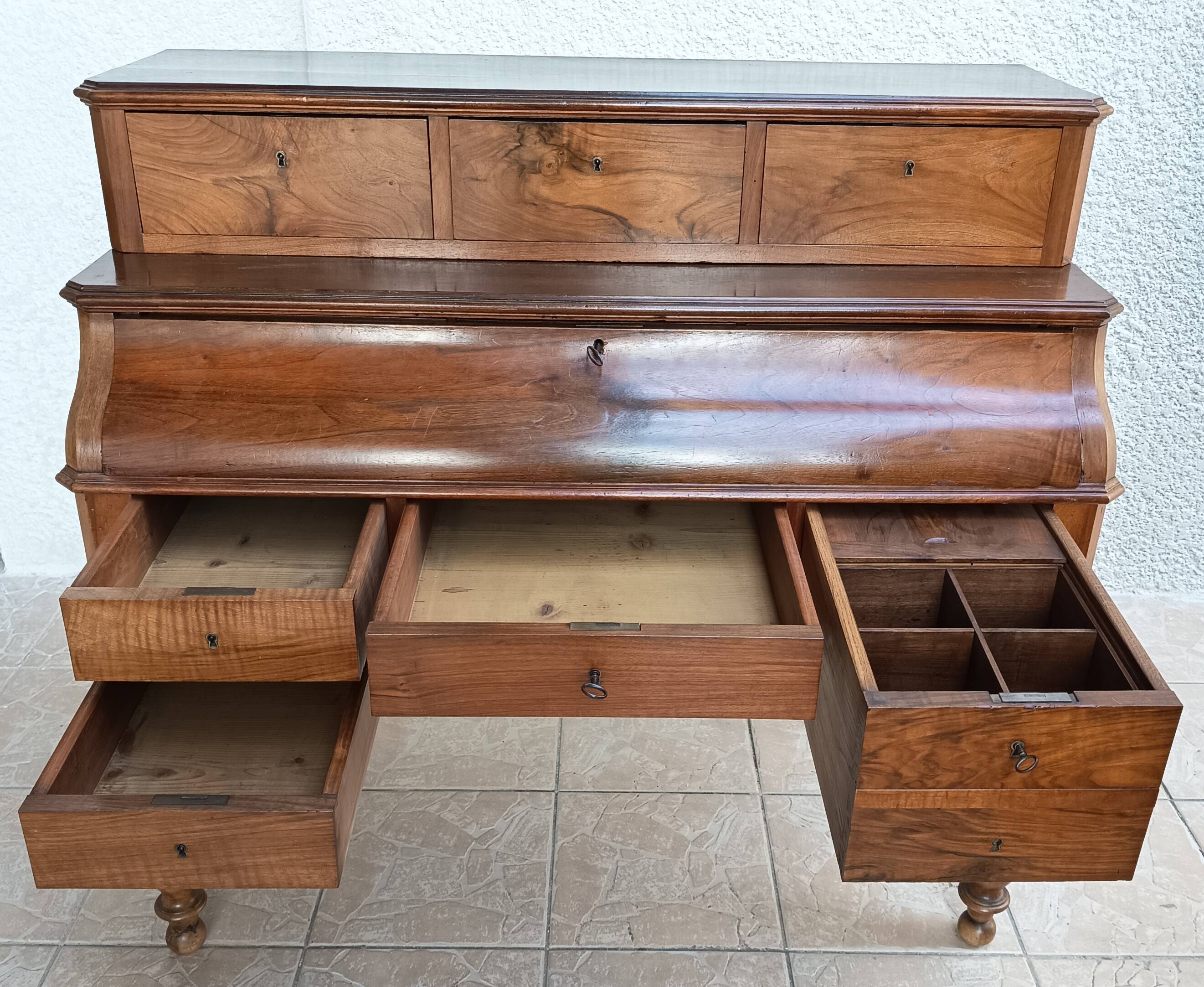 Bureau à cylindre Louis Philippe en noyer époque 19ème