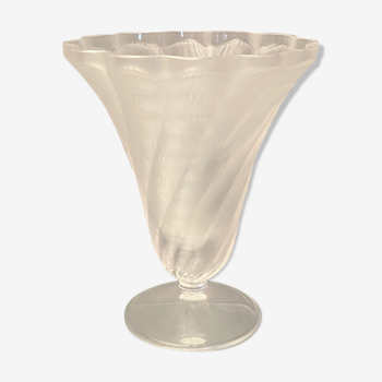 Vase signed lalique
