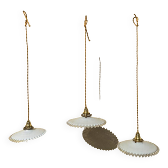 Trio suspension vintage abat jour opaline ondulée fils dorés lumière ancienne