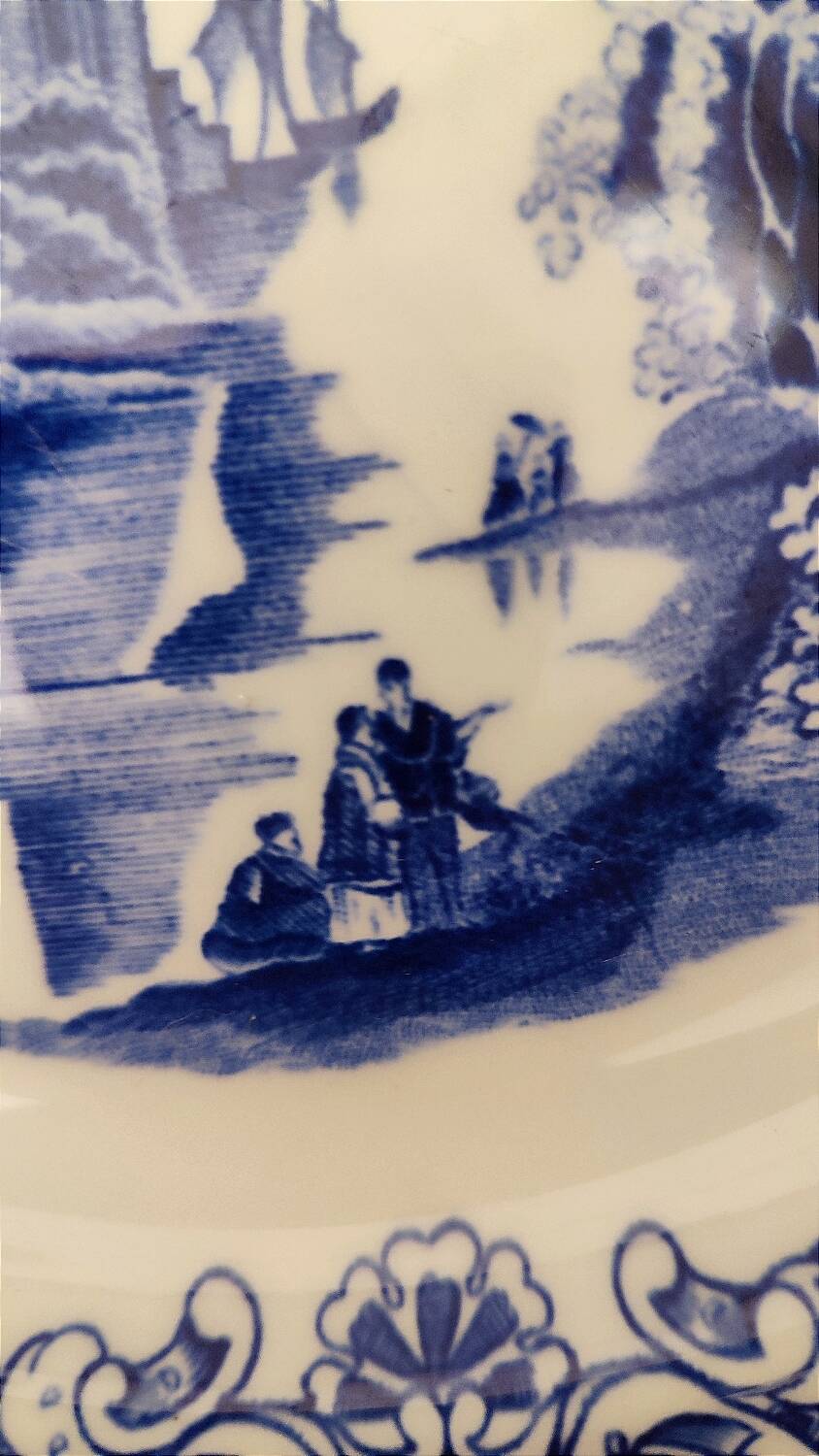 Large Round Dish - Cambridge - Old England