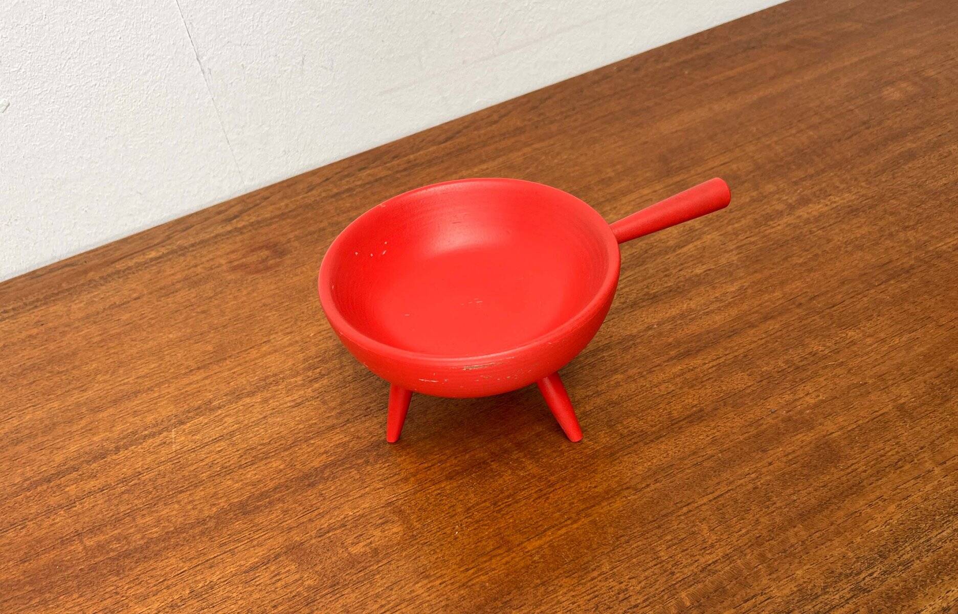 Mid-Century Modern Red Tripod Bowl in Wood from Paavo Asikainen, Finland, 1960s