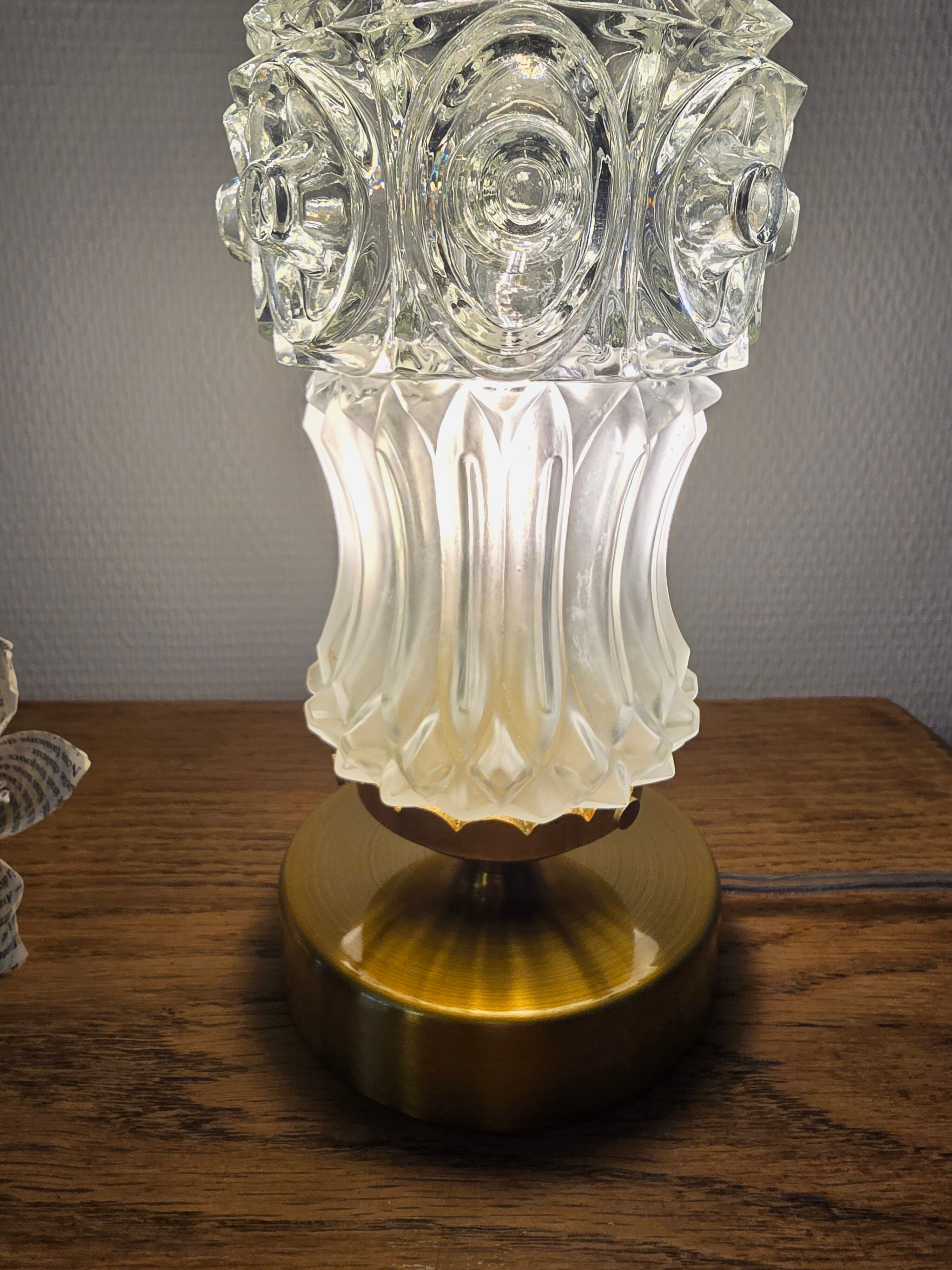 Vintage lamp in moulded/frosted glass and gold base in Art Deco style.