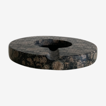 Round ashtray in grey black speckled marble