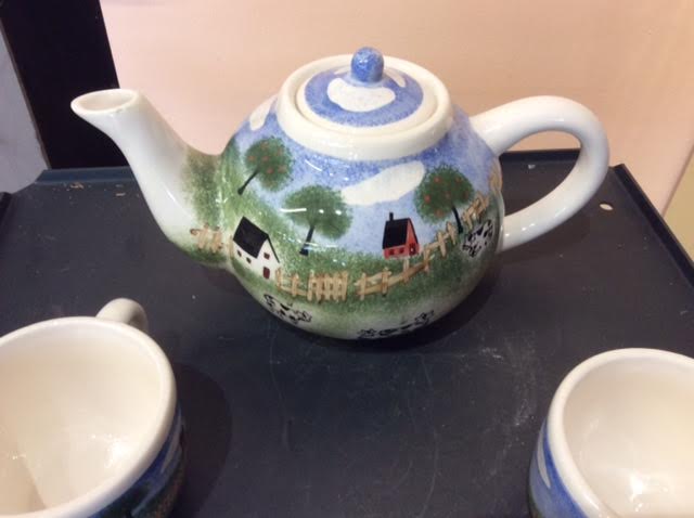 Teapot with 3 cups