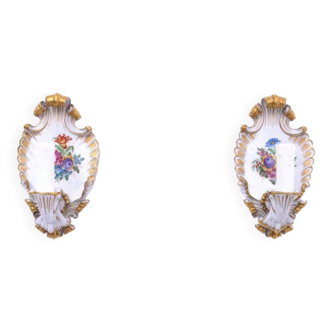 A pair of porcelain wall lamps from Capodimonte, Italy.
