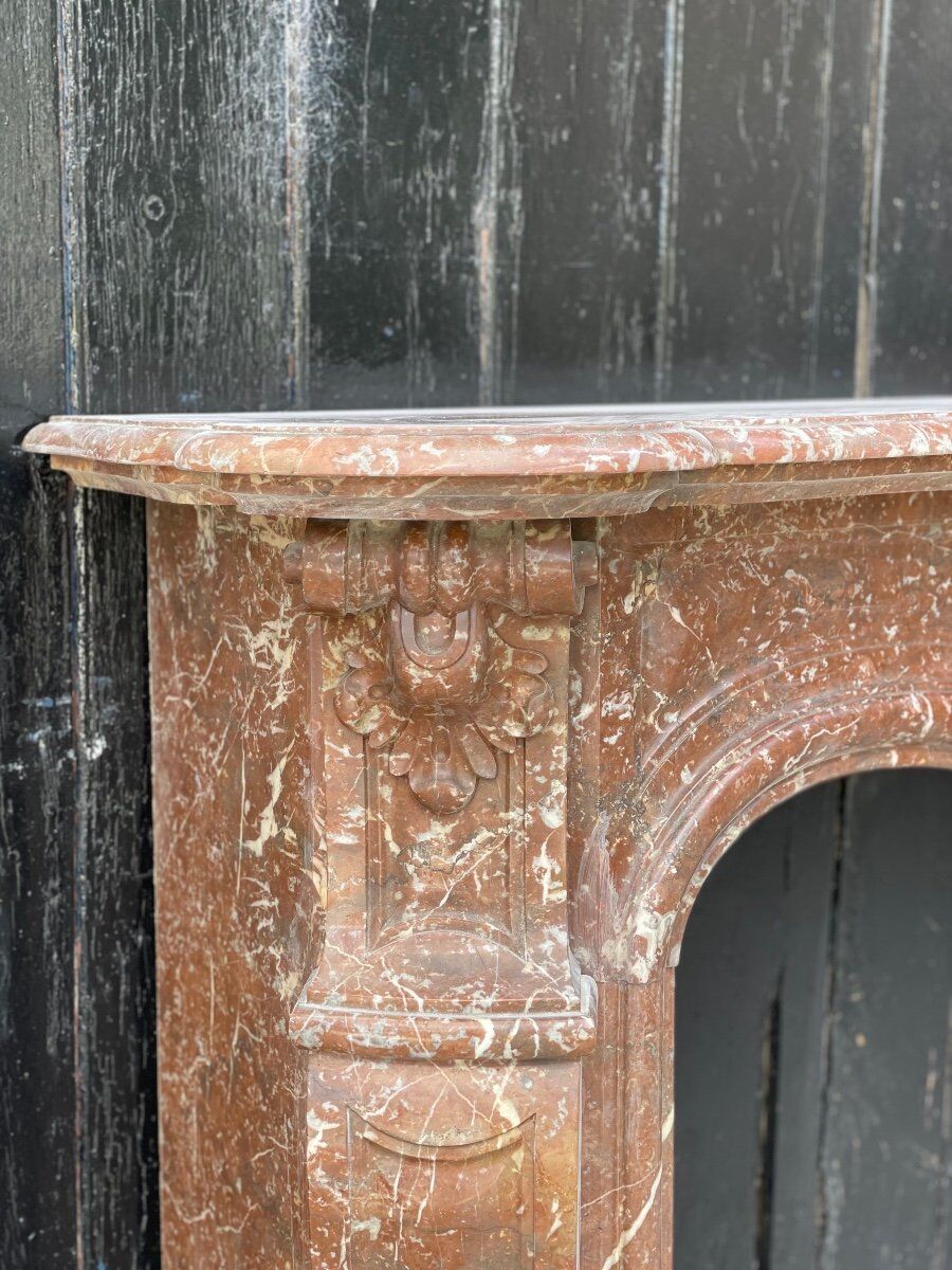 Fireplace in rancid marble around 1880