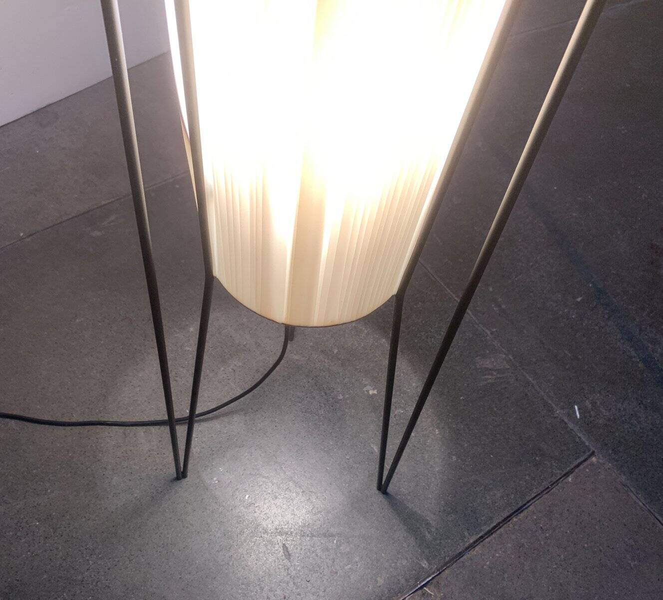 Mid-century German minimalist floor lamp by Hesse Leuchten, 1960s.