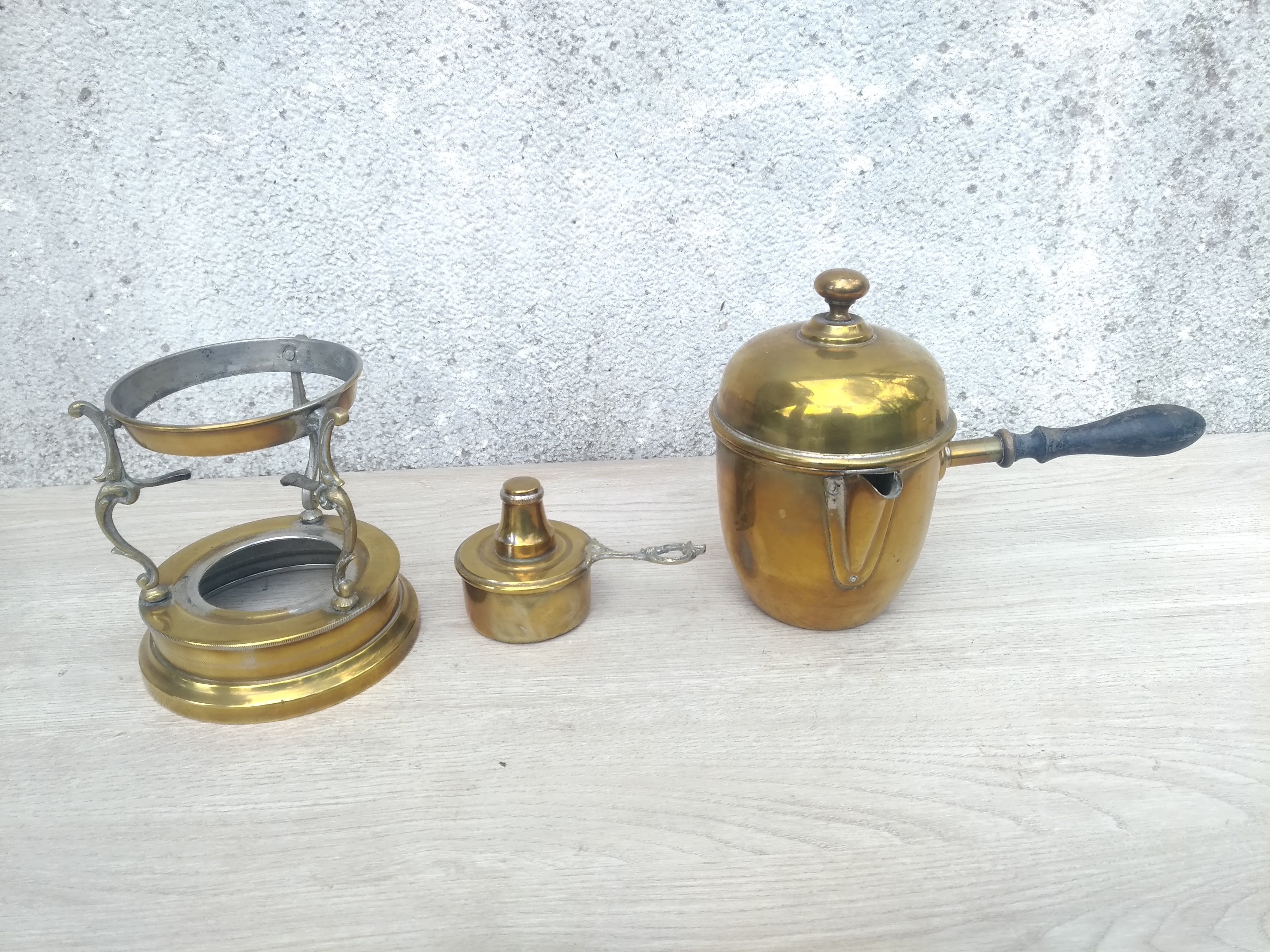 Coffee maker and its stove