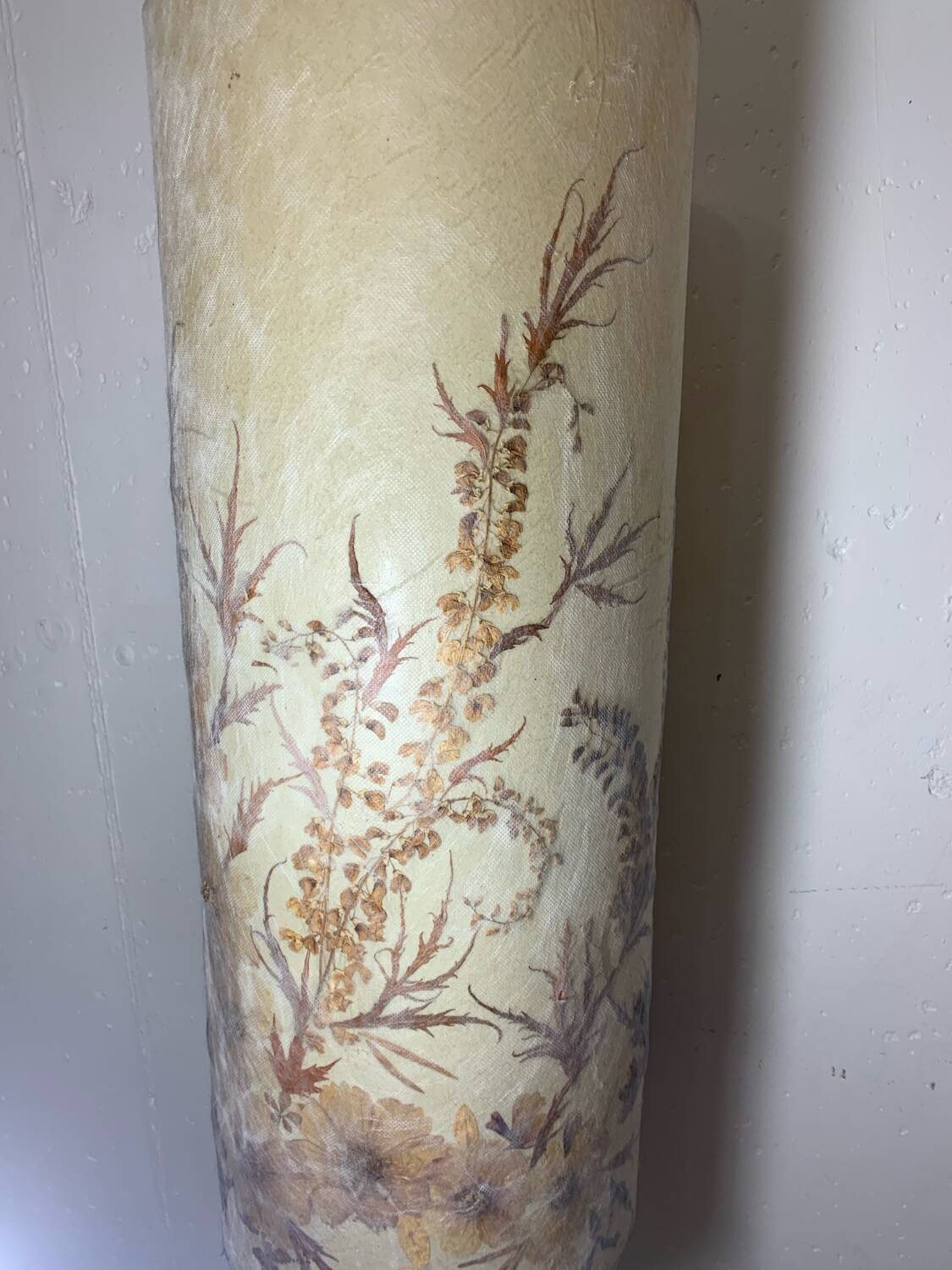 Lampadaire avec abat jour en fleurs séchées