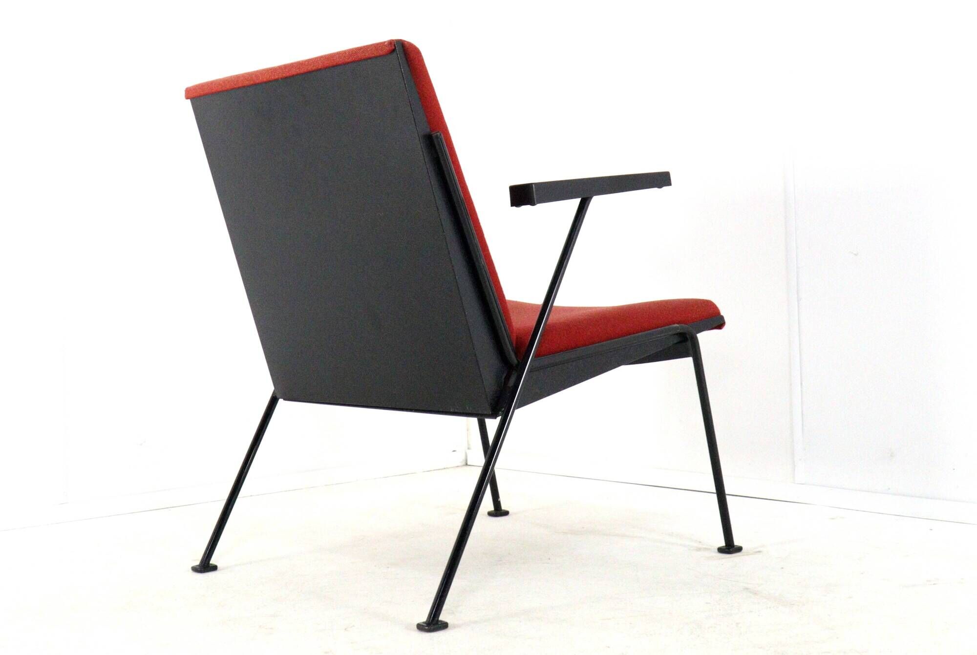 Wim Rietveld for Ahrend de Cirkel 'Oase' armchair | dutch design