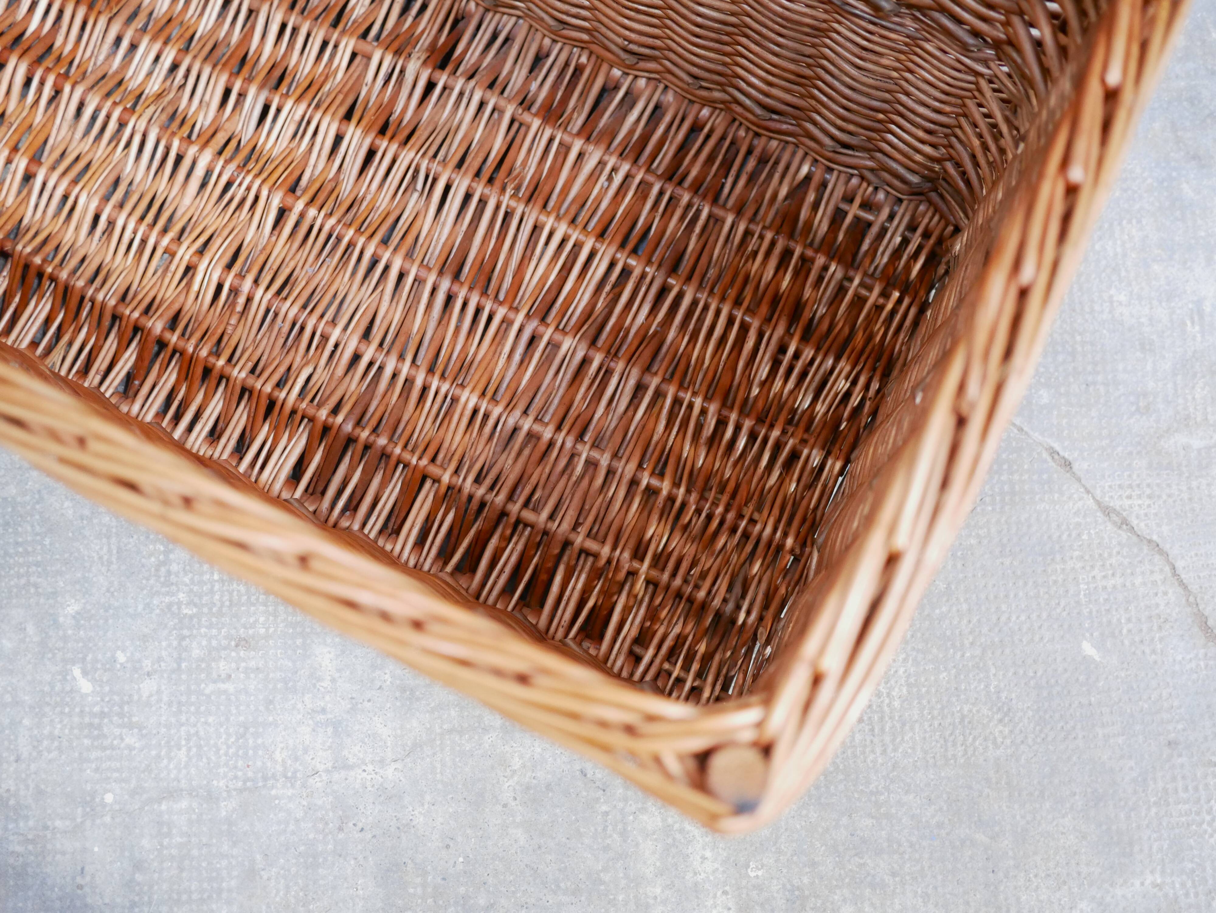 Vintage rattan bench trunk