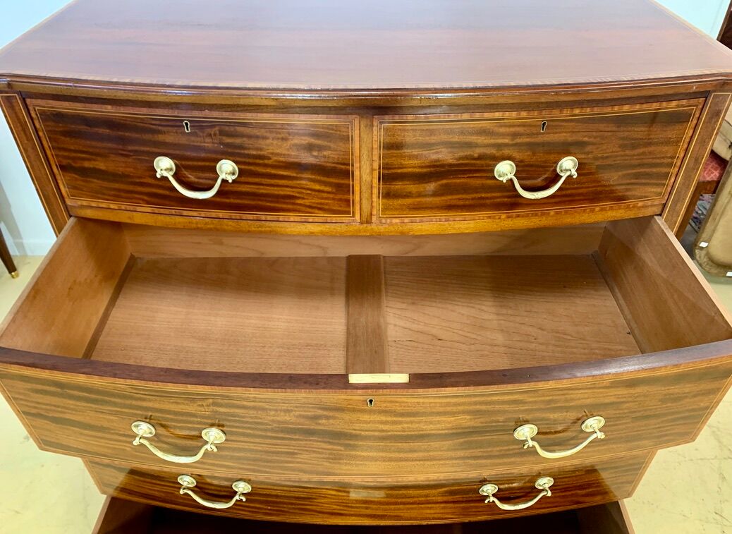 Commode à façade arrondie art déco