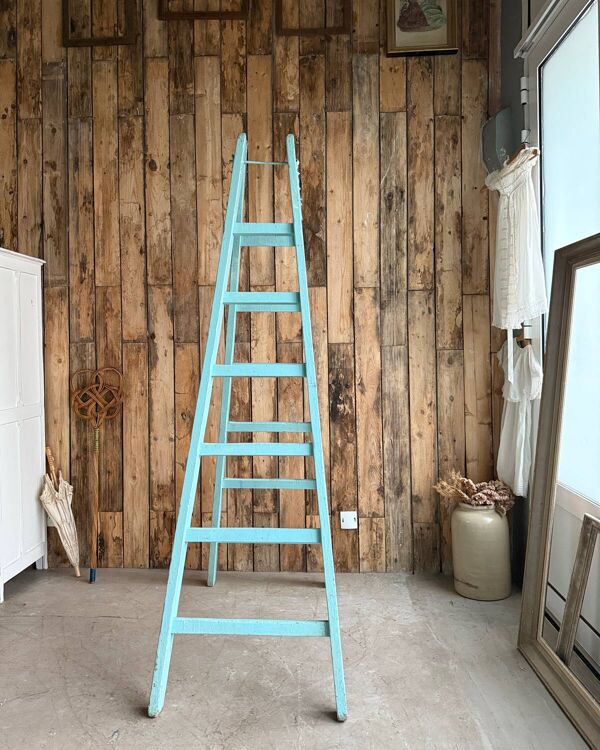 Escabeau vintage patine turquoise