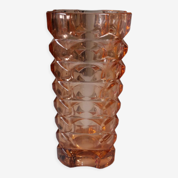 Windsor vase in pink molded pressed glass by Luminarc - 70s - High. 25cm