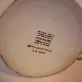 Porcelain pot in the colors of Napoleon with lid