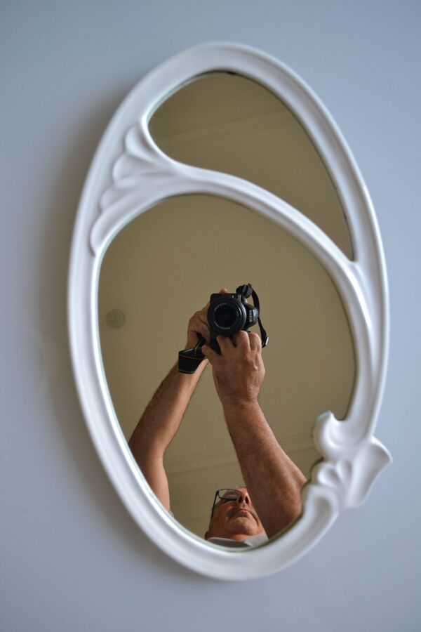 Miroir ovale style art nouveau Jugendstil en fonte de fer émaillée 49 x 29