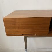 Bureau en noyer design années 70 marais international