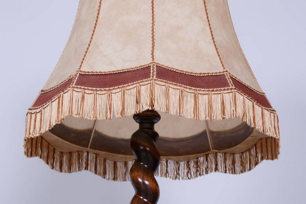 Lampe de sol Art Déco en chêne et textile, tchèque, années 1920.