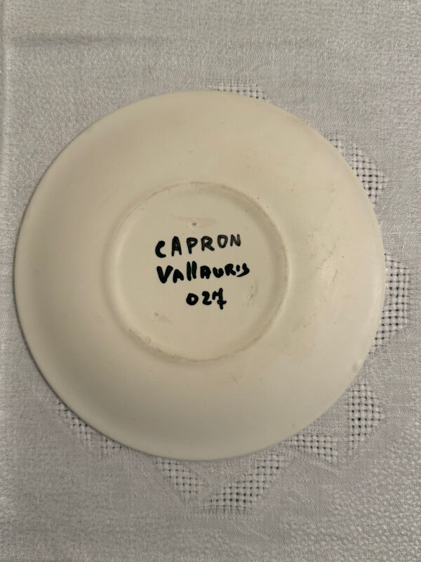 Assiettes et plat signés Roger Capron, Vallauris