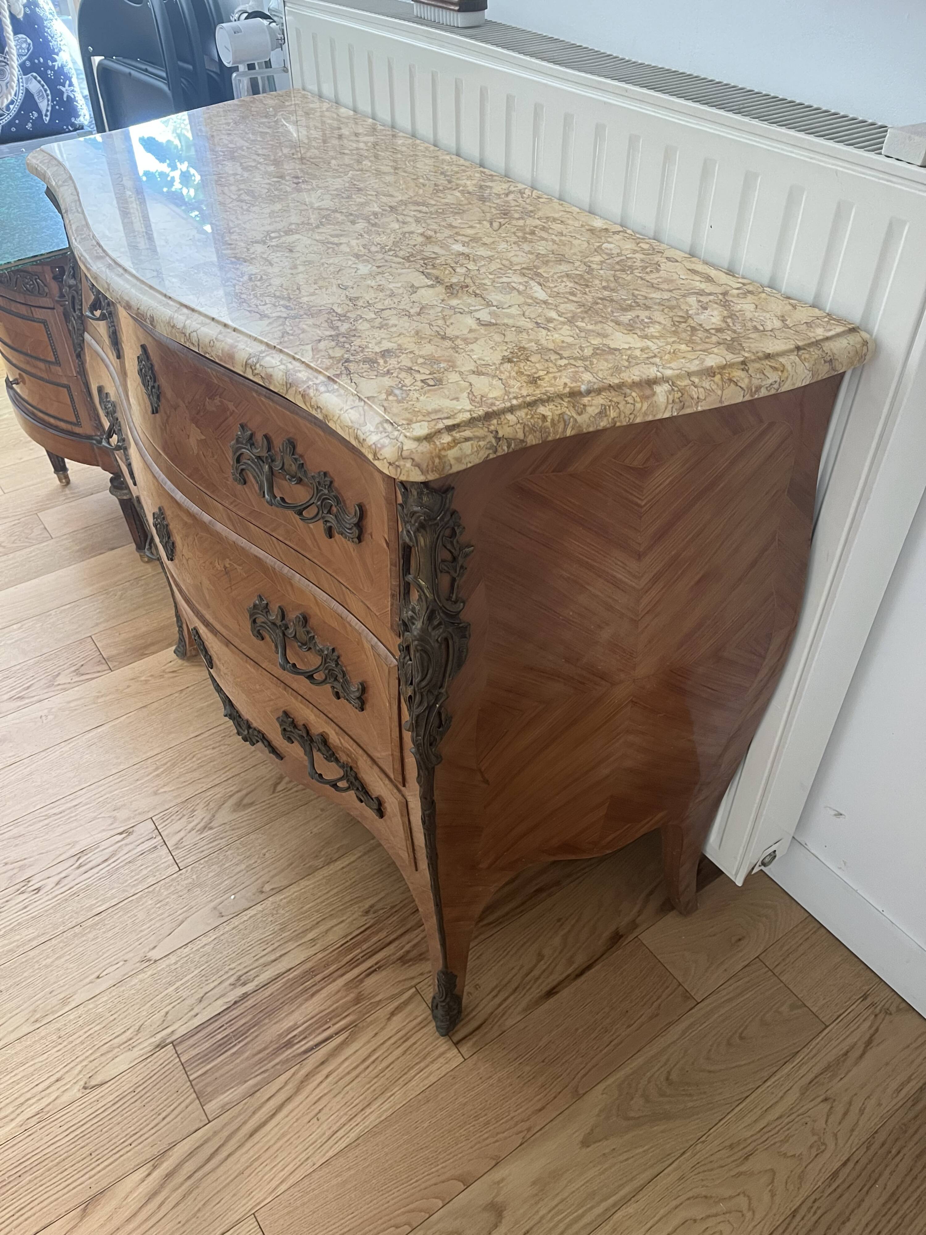 Louis XV style chest of drawers - 19th century