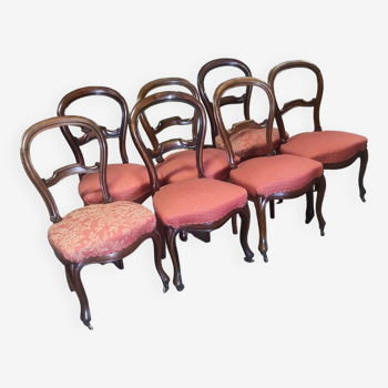 Série de 7 chaises en noyer massif vers 1870