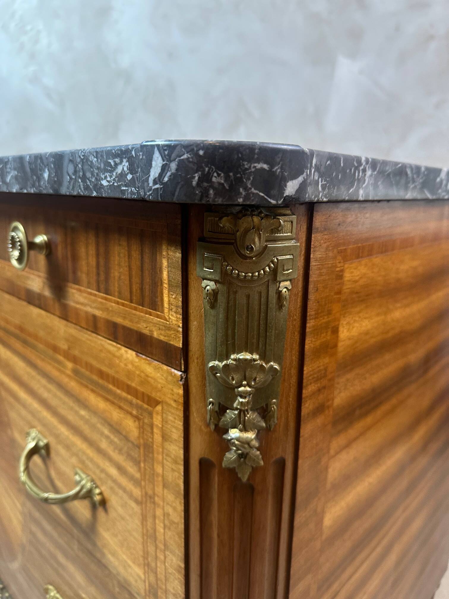 Marquetry chest of drawers