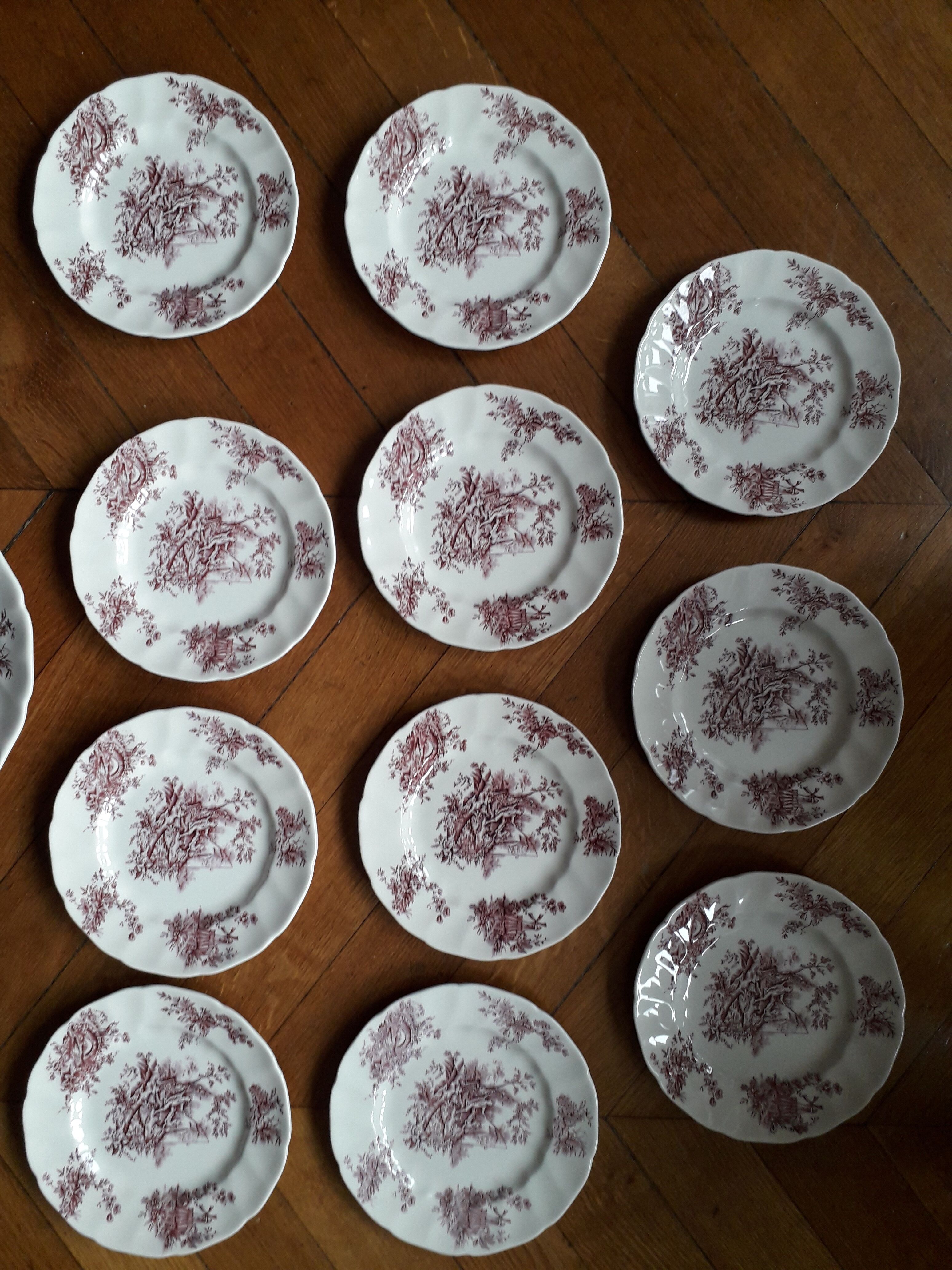 Set of 11 dessert plates and an English ceramic dish