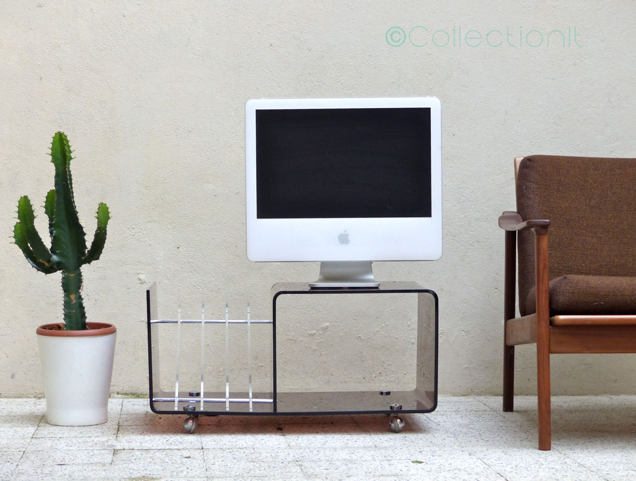 Table plexiglass magazine rack and range Michel Dumas for Roche Bobois vintage vinyl
