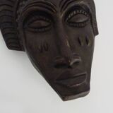 Masque en terre cuite de style africain signé Siki